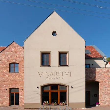 Bed and Breakfast Vinarstvi Perina *