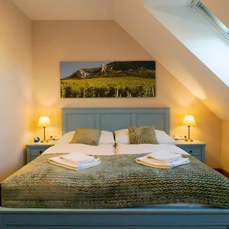 Bed & Breakfast Vinařství Peřina Klentnice