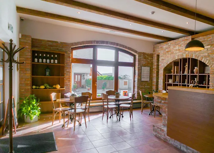 Bed and Breakfast Vinarstvi Perina 3*